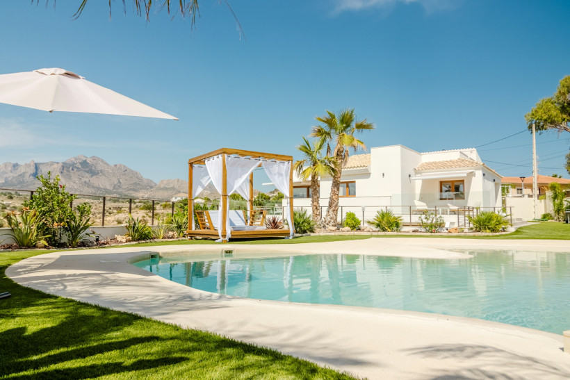 Finca weiß mit Pool